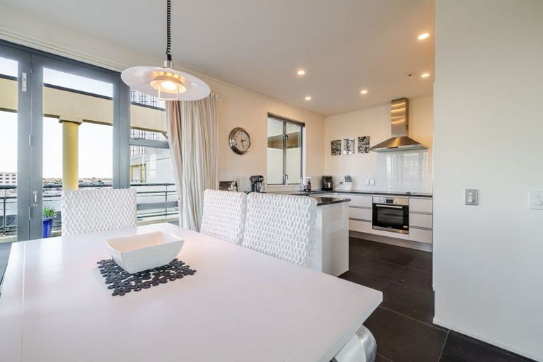 Photo of property in 3/6p Queen Street, Palmerston North, 4410