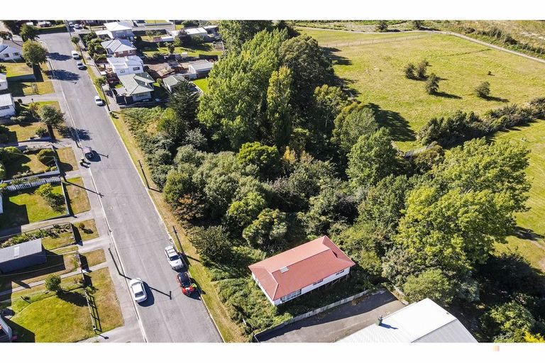 Photo of property in 27-35 Cambridge Street, Kensington, Timaru, 7910