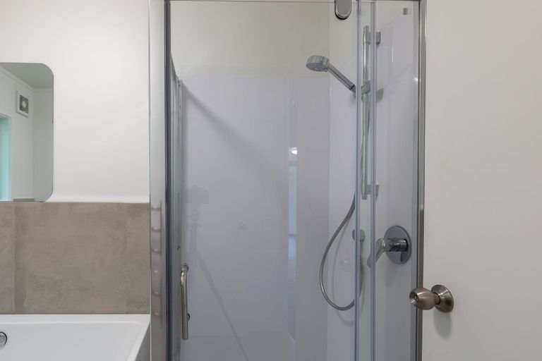 Photo of property in 184 Hutchinson Avenue, New Lynn, Auckland, 0600