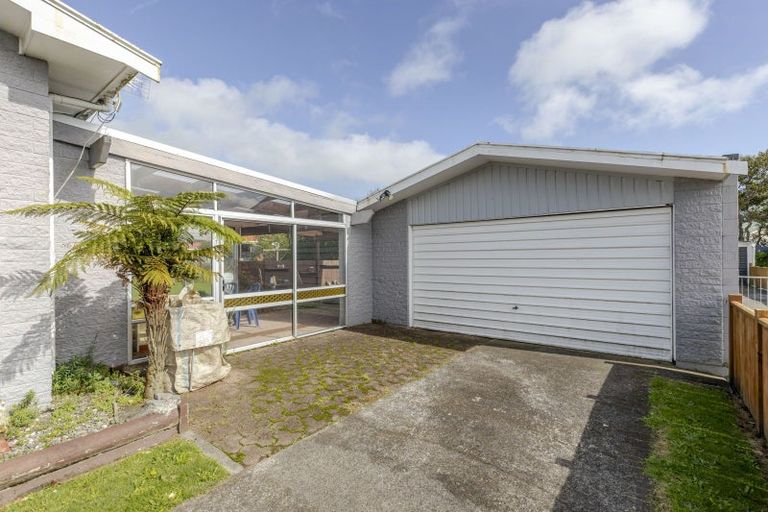 Photo of property in 20 Nikau Street, Inglewood, 4330