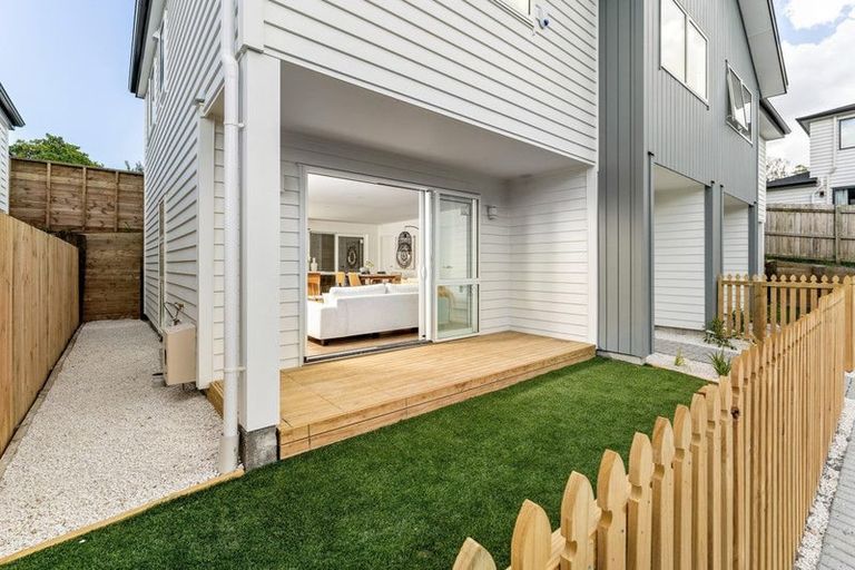 Photo of property in 5/4118a Great North Road, Glen Eden, Auckland, 0602