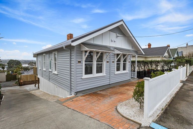 Photo of property in 94 Calliope Road, Stanley Point, Auckland, 0624