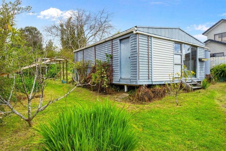 Photo of property in 5 Crystal Avenue, Glendene, Auckland, 0602