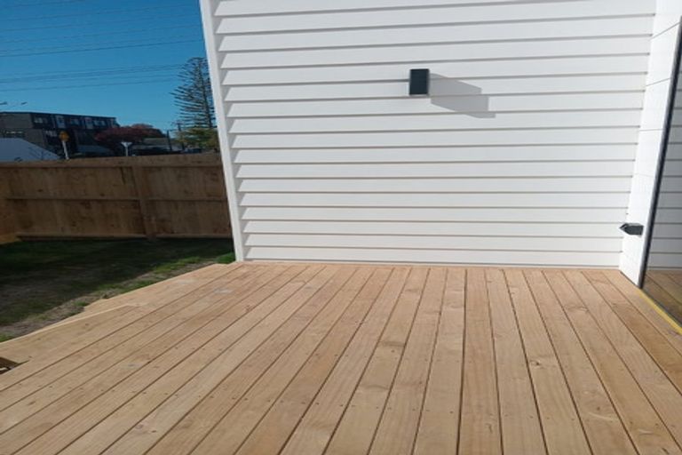 Photo of property in 216b Lake Road, Northcote, Auckland, 0627