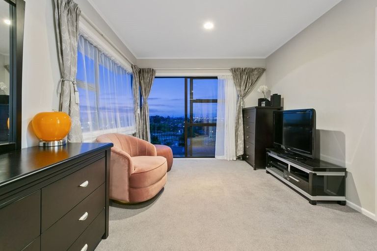 Photo of property in 1/24 Martin Crescent, Northcote, Auckland, 0627