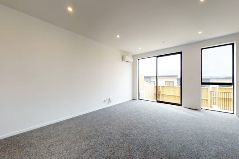 Photo of property in 12/62u Spenmoor Street, Newlands, Wellington, 6037