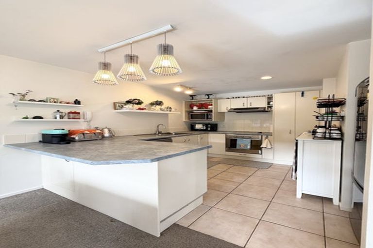 Photo of property in 1/86 Fernhill Way, Oteha, Auckland, 0632