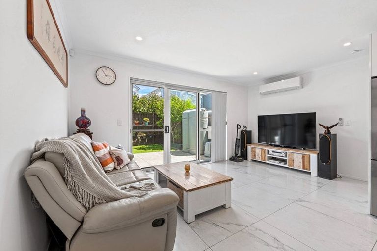Photo of property in 53 Glidepath Road, Hobsonville, Auckland, 0616
