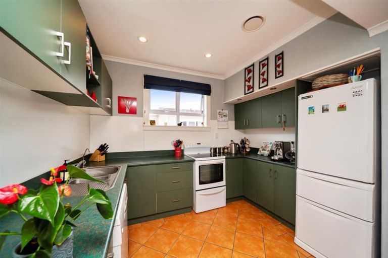 Photo of property in 12 Vogel Street, Hawera, 4610