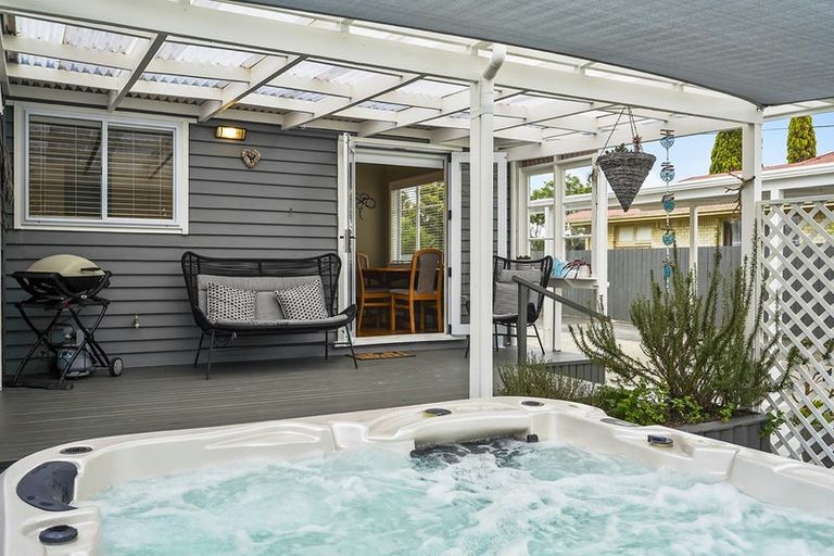 Photo of property in 6 Vectis Road, Hillcrest, Hamilton, 3216