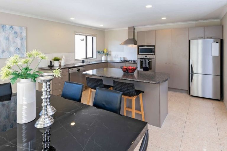 Photo of property in 2 Jack Place, Flat Bush, Auckland, 2019