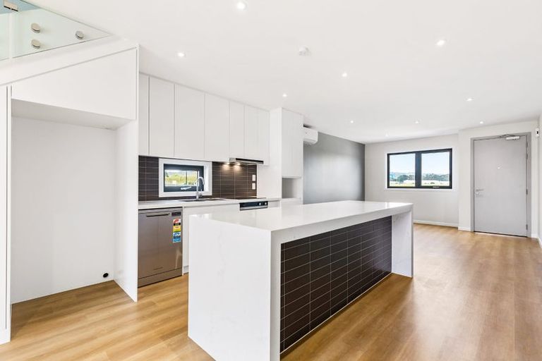 Photo of property in 35 Otuwairoa Esplanade, Opaheke, 2113