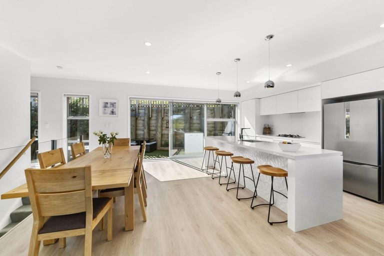 Photo of property in 35 Cresswell Place, Johnsonville, Wellington, 6037