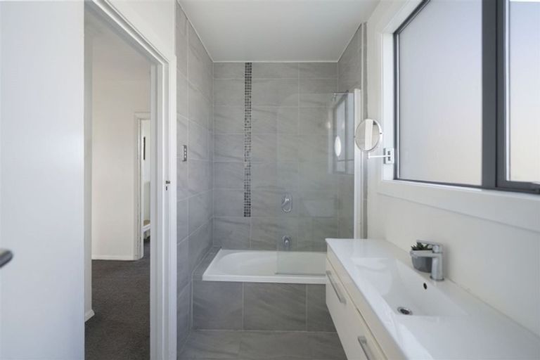 Photo of property in 33 Croziers Road, St Albans, Christchurch, 8052