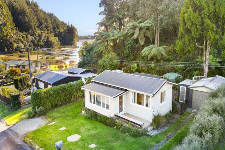 Photo of property in 37 Tombleson Road, Lake Rotoma, Rotorua, 3074
