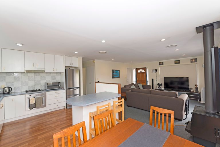 Photo of property in 27 Milan Drive, Glen Eden, Auckland, 0602