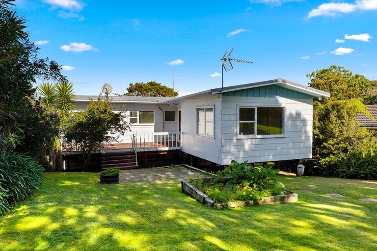 Photo of property in 39 Neptune Avenue, Beach Haven, Auckland, 0626