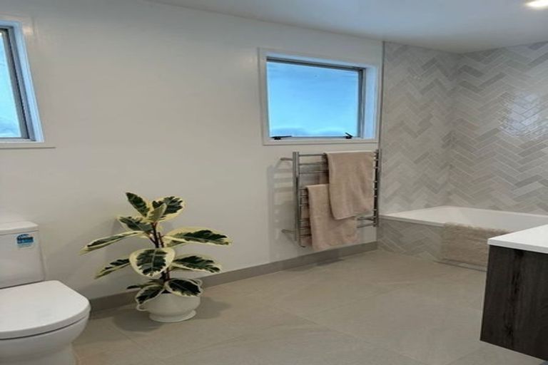 Photo of property in 115 Kemp Road, Massey, Auckland, 0614