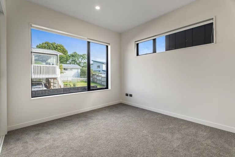 Photo of property in 98e Royal Road, Massey, Auckland, 0614