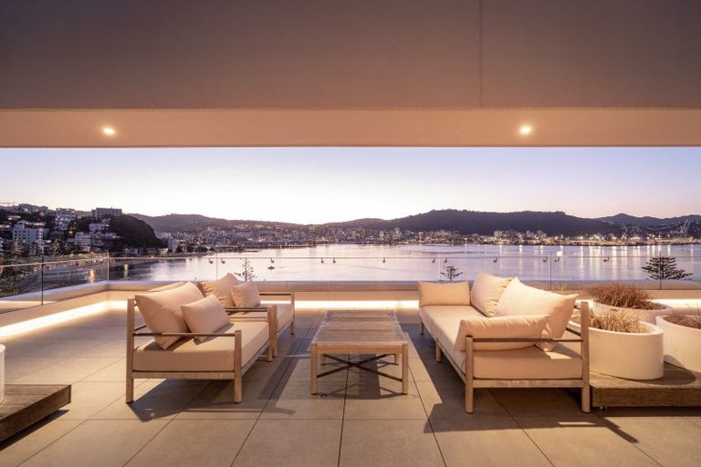 Photo of property in 2/308 Oriental Parade, Oriental Bay, Wellington, 6011