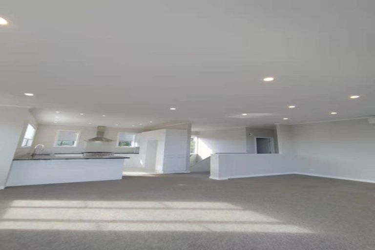 Photo of property in 56 Moyrus Crescent, East Tamaki Heights, Auckland, 2016