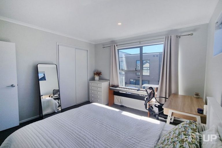 Photo of property in 1 Ko Tohu Place, Hobsonville, Auckland, 0616