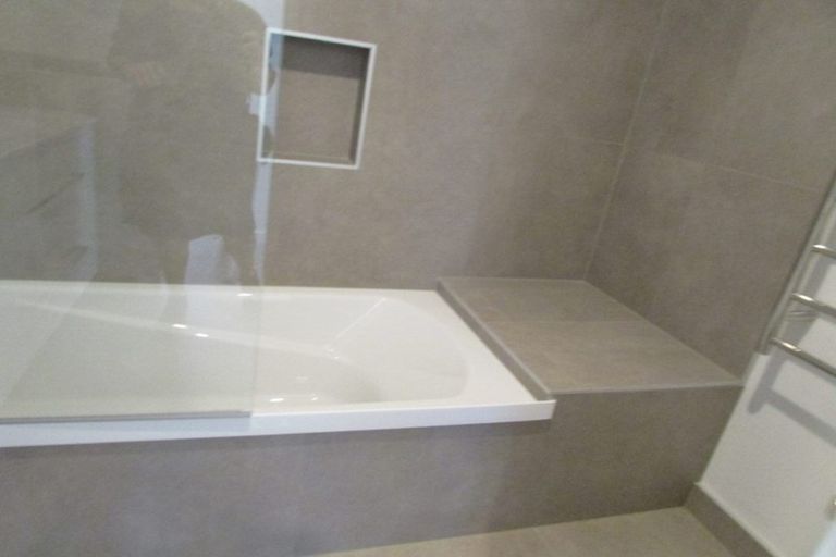 Photo of property in 4e Harmans Road, Lyttelton, 8082