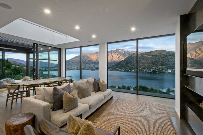 Photo of property in 1 Highlands Close, Queenstown, 9300