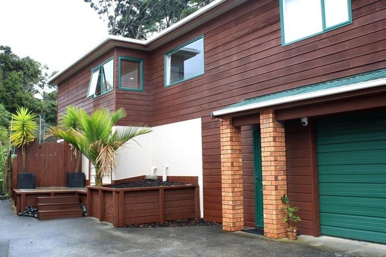 Photo of property in 1/5 Halberg Street, Glenfield, Auckland, 0629