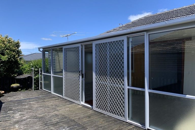 Photo of property in 90 Matipo Road, Te Atatu Peninsula, Auckland, 0610