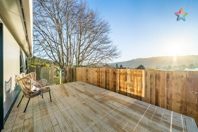 Photo of property in 18d Norana Road, Maoribank, Upper Hutt, 5018