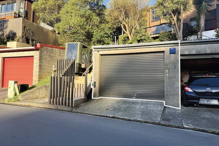 Photo of property in 77 Palliser Road, Roseneath, Wellington, 6011