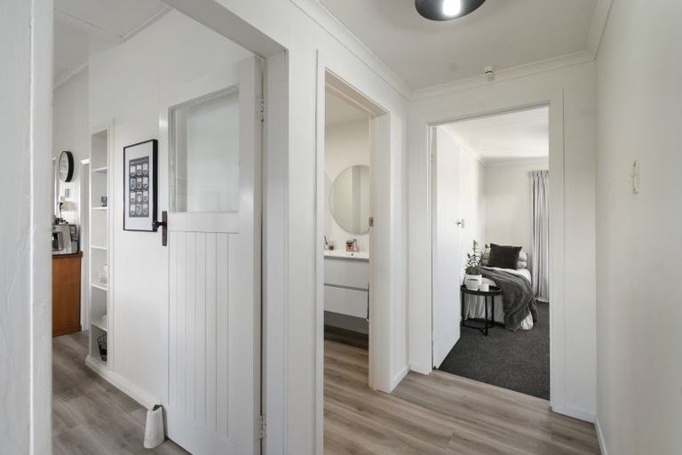 Photo of property in 33 Featherston Street, Takaro, Palmerston North, 4412
