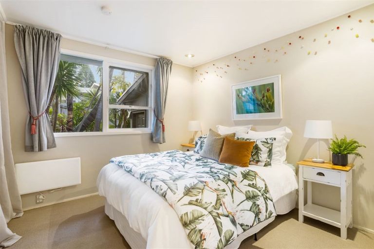 Photo of property in 21 Holt Avenue, Torbay, Auckland, 0630