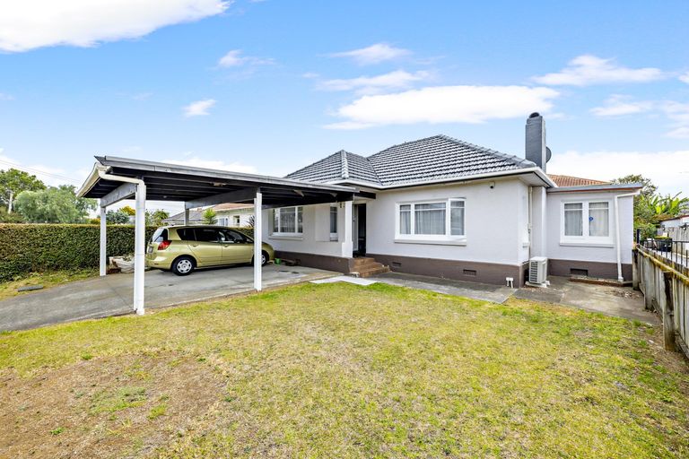 Photo of property in 12 Ballance Avenue, Papatoetoe, Auckland, 2104