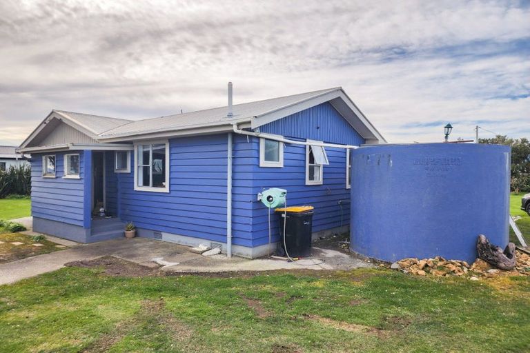 Photo of property in 15 Surrey Street, Orepuki, Riverton, 9881