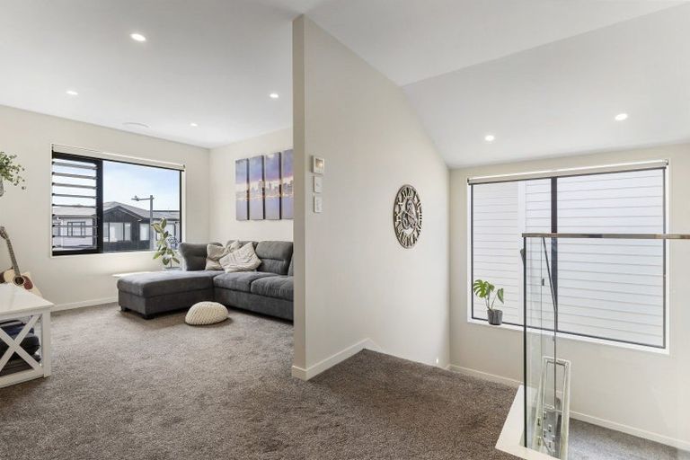 Photo of property in 10 Hato Road, Hobsonville, Auckland, 0616