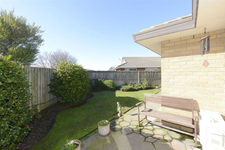 Photo of property in 2/62 Steadman Road, Broomfield, Christchurch, 8042