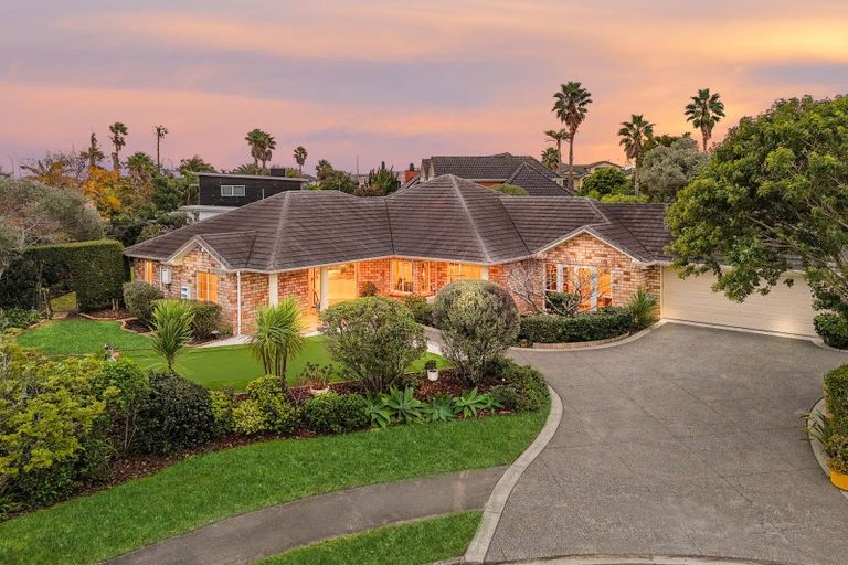 Photo of property in 12 San Jose Rise, Shamrock Park, Auckland, 2016