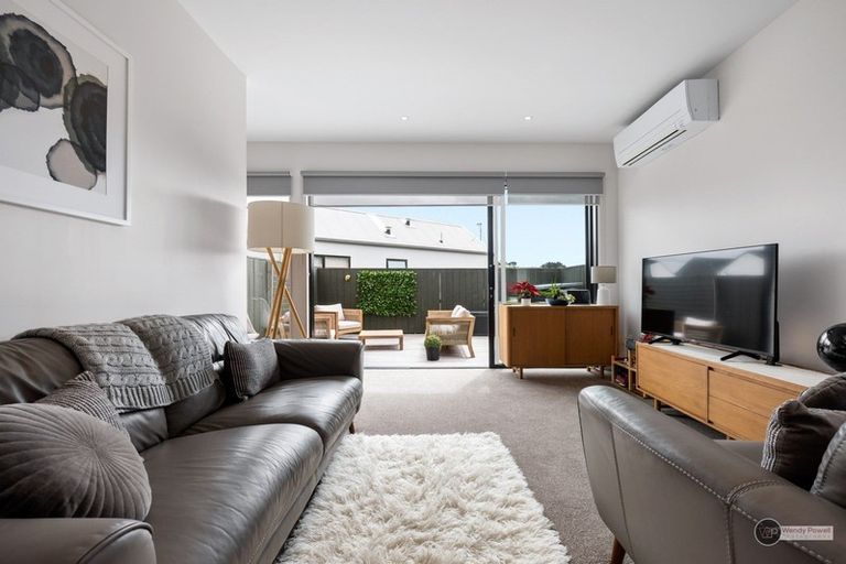Photo of property in 15/6u Oswald Crescent, Paparangi, Wellington, 6037