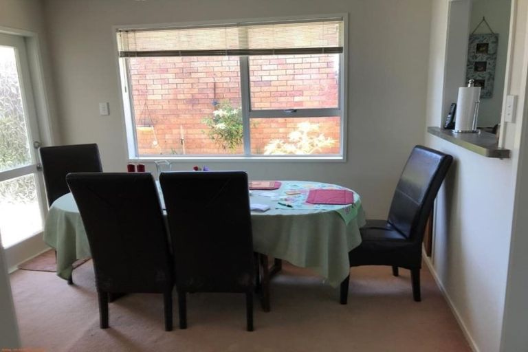 Photo of property in 102u2 Sandwich Road, St Andrews, Hamilton, 3200