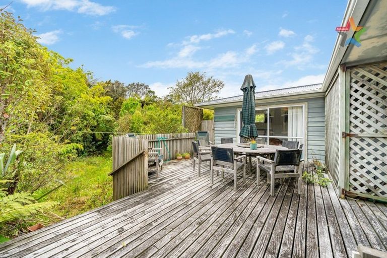 Photo of property in 64 Oakleigh Street, Maungaraki, Lower Hutt, 5010