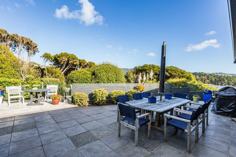 Photo of property in 6 The Fjord, Aotea, Porirua, 5024