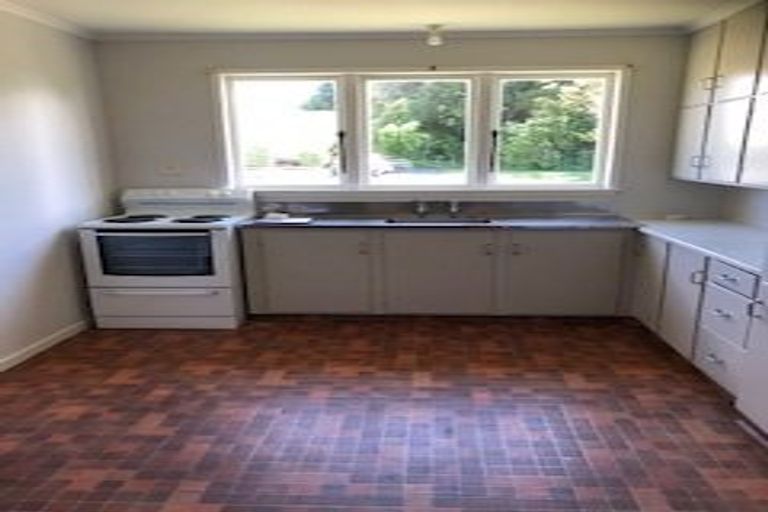 Photo of property in 1 Henderson Street, Kimbolton, 4774