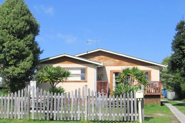 Photo of property in 24 Simpson Road, Papamoa Beach, Papamoa, 3118