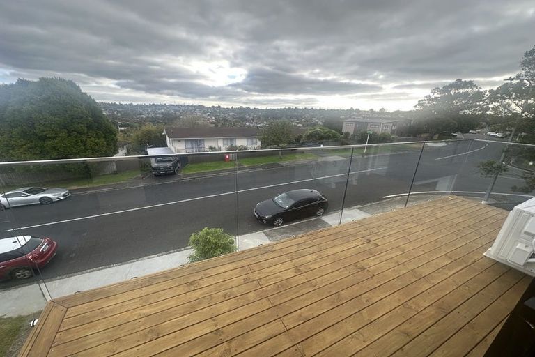 Photo of property in 35 Cedar Heights Avenue, Massey, Auckland, 0614