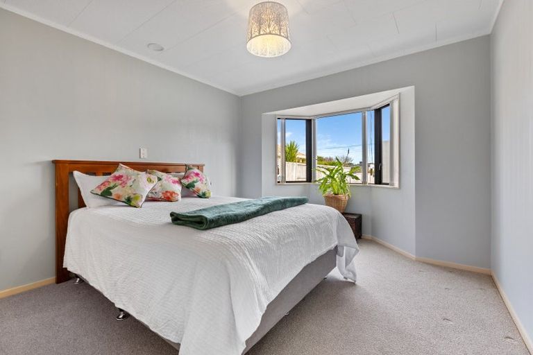 Photo of property in 1 Mangorei Road, Merrilands, New Plymouth, 4312