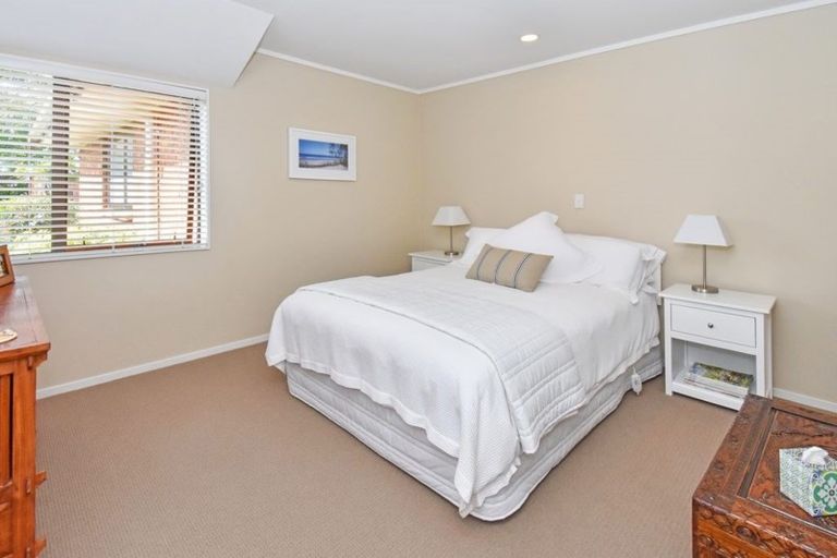 Photo of property in 70 Charles Prevost Drive, The Gardens, Auckland, 2105