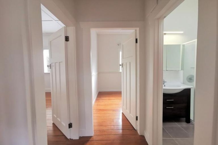 Photo of property in 46 Colonial Road, Birkenhead, Auckland, 0626