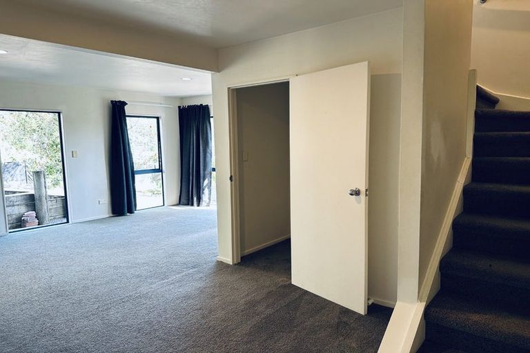 Photo of property in 25 Mariners View Road, Beach Haven, Auckland, 0626